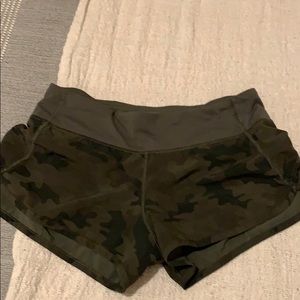 Lululemon speed up shorts 2.5”